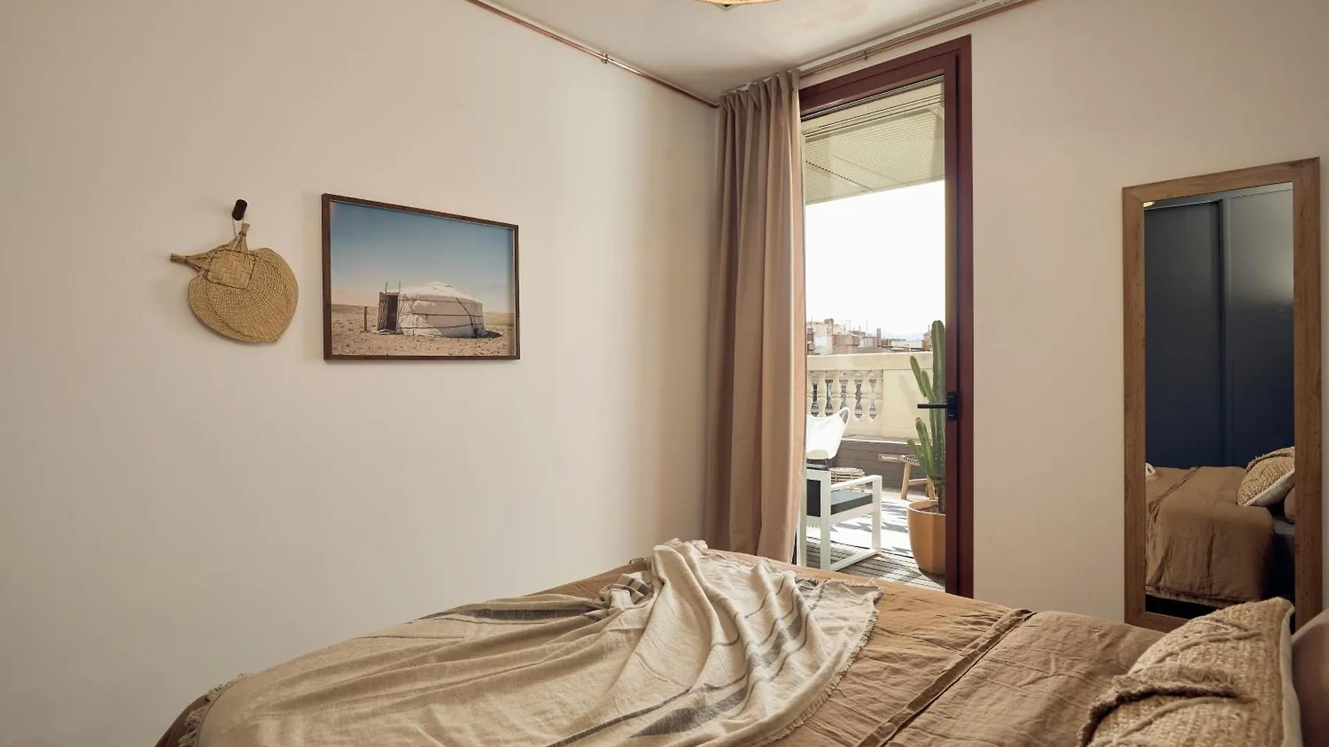Takla - Two Bedroom Apartment In Diputacion St Барселона